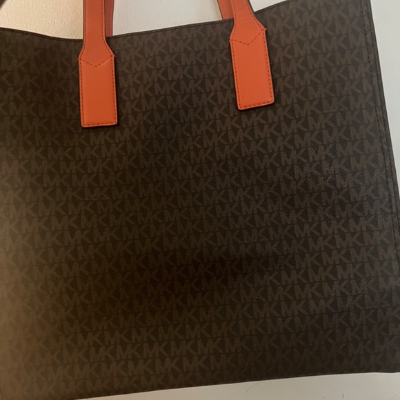 Women Handbag - Picture 3 of 4